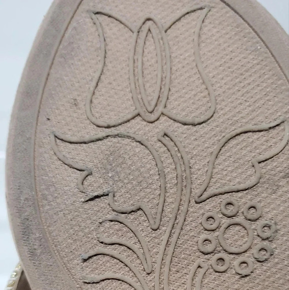 White Mountain Cream Wedge Sandals - Picture 9 of 10